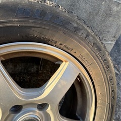 スタッドレスタイヤの画像