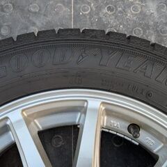 GOODYEAR 185/65R15 スタッドレスタイヤ ホイールセットの画像