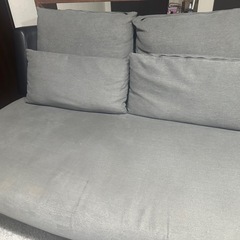 ニトリ　グレーソファ2人かけ掛けの画像