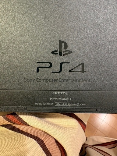 PS4本体、ゲーム6点、コントローラー2点、ヘッドセット、電源ケーブル、HDMIケーブル
