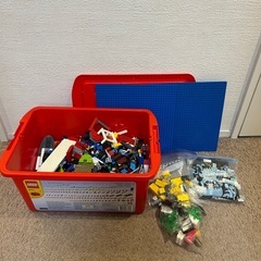 レゴのオモチャ　色々はいってるハコの画像
