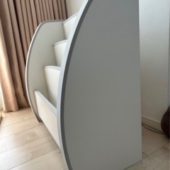 クッション付き絵本棚の画像