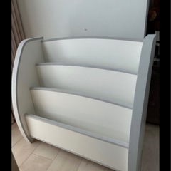 クッション付き絵本棚の画像