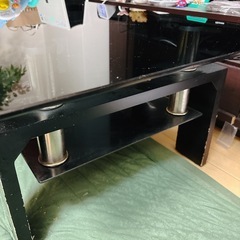 黒のガラステーブルの画像