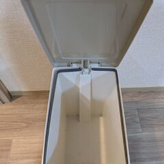 ゴミ箱の画像