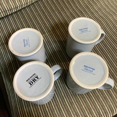 中くらいのサイズのマグカップ 4個の画像