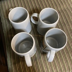 中くらいのサイズのマグカップ 4個の画像