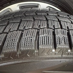215/ 60/r17スタッドレスタイヤ4本セットの画像