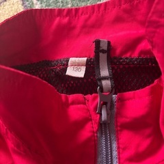 ジャケット赤黒 130サイズの画像
