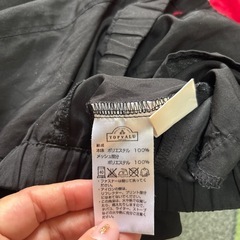 ジャケット赤黒 130サイズの画像