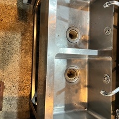 ステンレス台　シンクなど 厨房機器　設備あります！　飲食店の画像