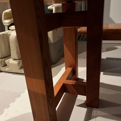 一枚板ダイニングテーブルの脚の画像