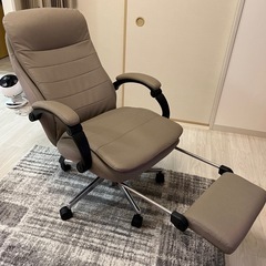 本革ワークチェア、フットレスト付きの画像