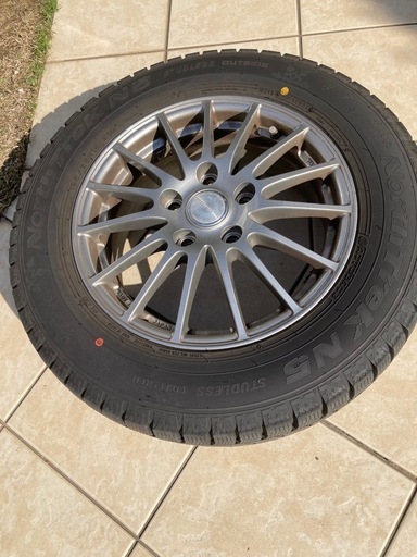 スタッドレスタイヤ　195/65R15