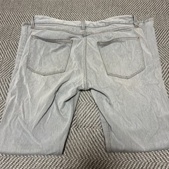 𝔾𝕃𝕆𝔹𝔸𝕃 𝕎𝕆ℝ𝕂のスキニーパンツ
の画像