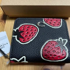 COACH コーチ いちご柄 二つ折り財布 ブラック ストロベリーの画像