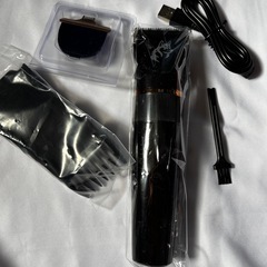 ペット用バリカン 犬用 猫用 静音 低振動 2種類刃付き 2段階スピード調整 コードレス USB充電式  IPX7防水 トリミングの画像