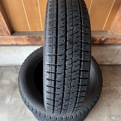 中古スタッドレスタイヤ155/65R14 75Q 組み換え無料の画像