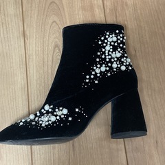 タグ付き未使用♡ZARAのビジュー付きブーツです☺️の画像