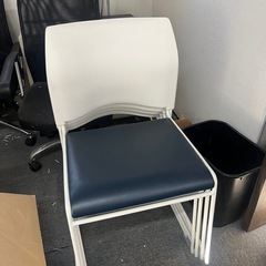 スタッキングチェアオフィス用椅子4脚セットの画像