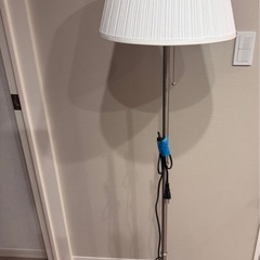IKEA フロアランプの画像