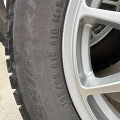 スタッドレスタイヤ4本ホイール付きの画像