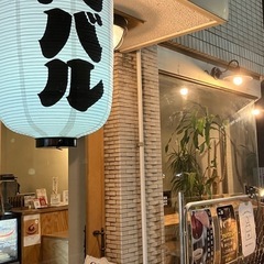 【アルバイト・パート】肉バル｢No.12｣のホールスタッフ（ディナータイム）／夜だけの4時間で学業やWワークとも両立可能！⭐週3日～OK！の画像