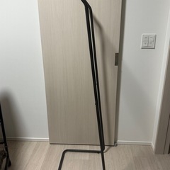ブラックメタルハンガーラックの画像