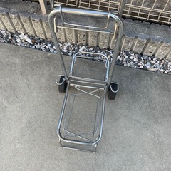 【美品】キャリーカート　運搬 折りたたみ式 台車 シルバーの画像