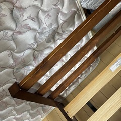 木、シングルベッドの画像