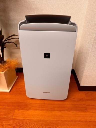 冷風・美品・23年製 SHARP 除湿機 CM-R100-W 衣類乾燥
