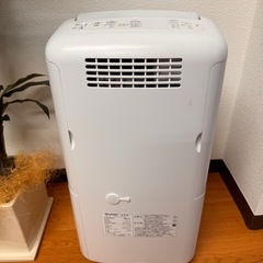 冷風・美品・23年製 SHARP 除湿機 CM-R100-W 衣類乾燥の画像