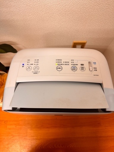 猛暑先取り！エアコンのない部屋でも移動して快適に過ごせますよ^_^冷風・美品・23年製 SHARP 除湿機 CM-R100-W 衣類乾燥