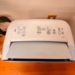 冷風・美品・23年製 SHARP 除湿機 CM-R100-W 衣類乾燥の画像