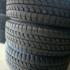 新品同様ｽﾀｯﾄﾞﾚｽﾀｲﾔ ダイナ・トヨエース2tで使用205/75R16 113/111L LT ﾌﾞﾘｼﾞｽﾄﾝ ﾌﾞﾘｻﾞｯｸW979 BRIDGESTONE TIRE BLIZZAK 冬ﾀｲﾔの画像