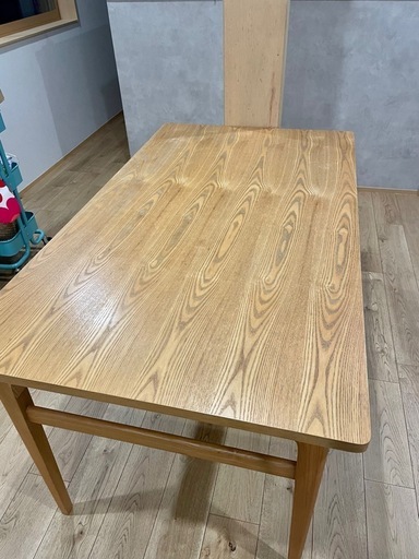 ウニコ　ダイニングテーブル