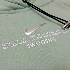 【本日限定】 NIKE ナイキ  レディース  スウッシュ パーカー フード付　の画像