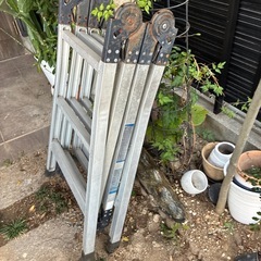 
多関節万能脚立の画像