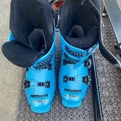 ジュニア用スキーセット　一式　スキー、ストック、ブーツ、ヘルメット、ゴーグルの画像