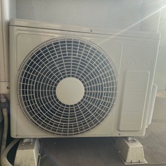 取外し可能な方【HITACHI白くまくん】2020年製エアコンの画像