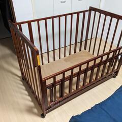カトージのベビーベッドとアクセサリーの画像
