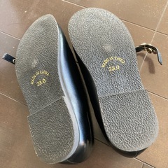 【もらってください】【引き取りに来れる方】23センチの子供用の黒の靴の画像