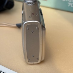 キャノン IXY DIGITAL 700 サテンベージュ(要バッテリー交換)
の画像