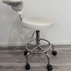 ネイルサロンテーブル、施術者椅子セットの画像