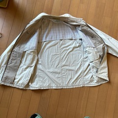クリーム色？薄手ジャケットMサイズの画像