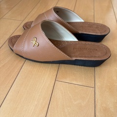 茶色のLサイズのサンダルの画像