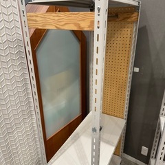  スチール製ハンガーラック付き収納棚の画像