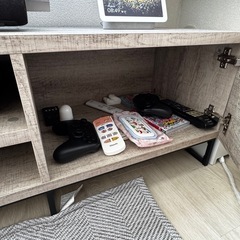 【LOWYA】木目調テレビ台 ローボード 天然木風 スチール脚 の画像