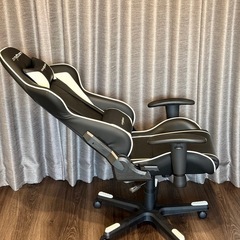DXRacer (ディーエックスレーサー) ゲーミングチェア オフィスチェア デラックスレーサー フォーミュラシリーズ Formula スタンダードモデル ソフトレザー リクライニング リモートワーク テレワーク SOHO DXZ-WH ホワイト の画像