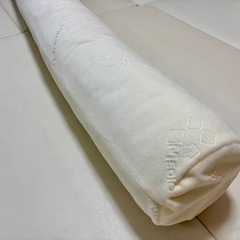 抱き枕や、赤ちゃんのベッドガードにも！曲がるロング抱き枕・低反発マルチピローの画像